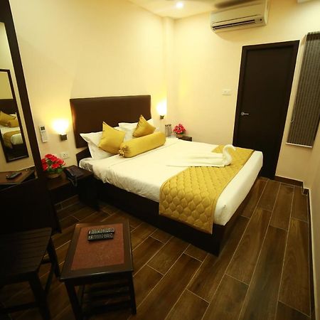 Sapphire Inn Pondicherry Bagian luar foto