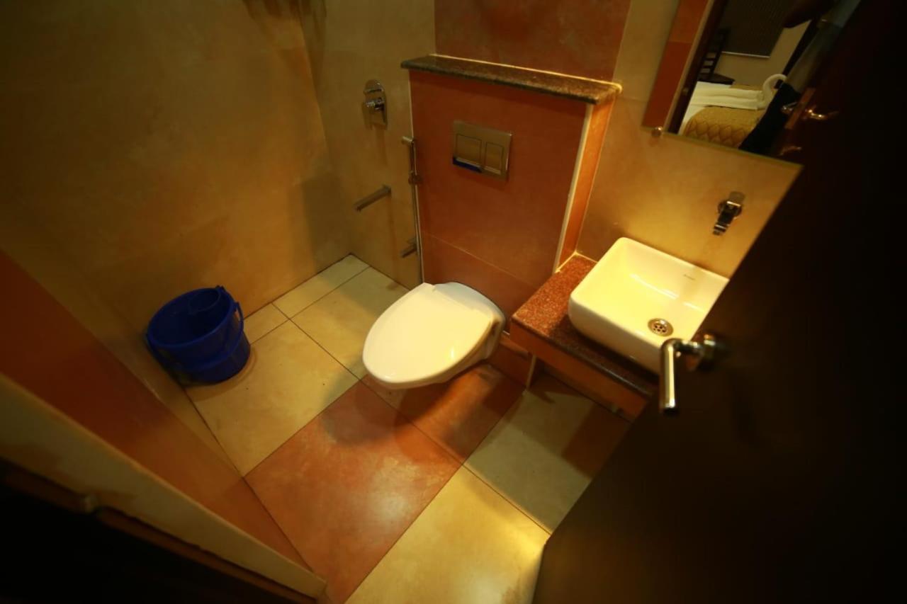 Sapphire Inn Pondicherry Bagian luar foto