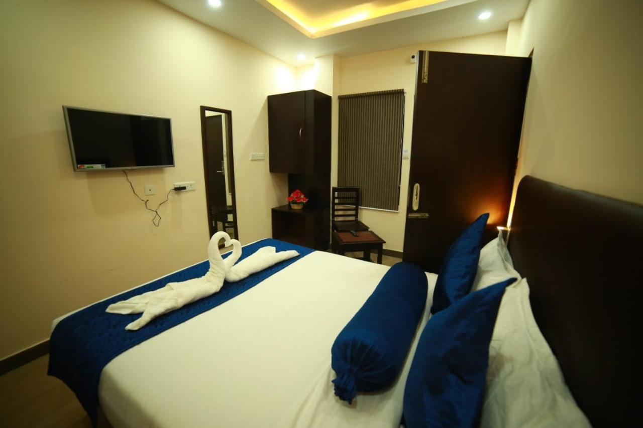 Sapphire Inn Pondicherry Bagian luar foto