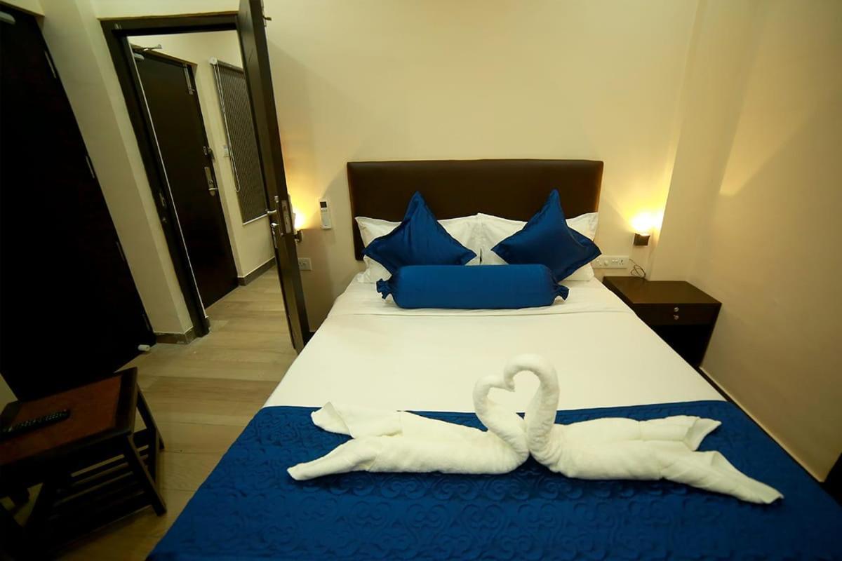 Sapphire Inn Pondicherry Bagian luar foto