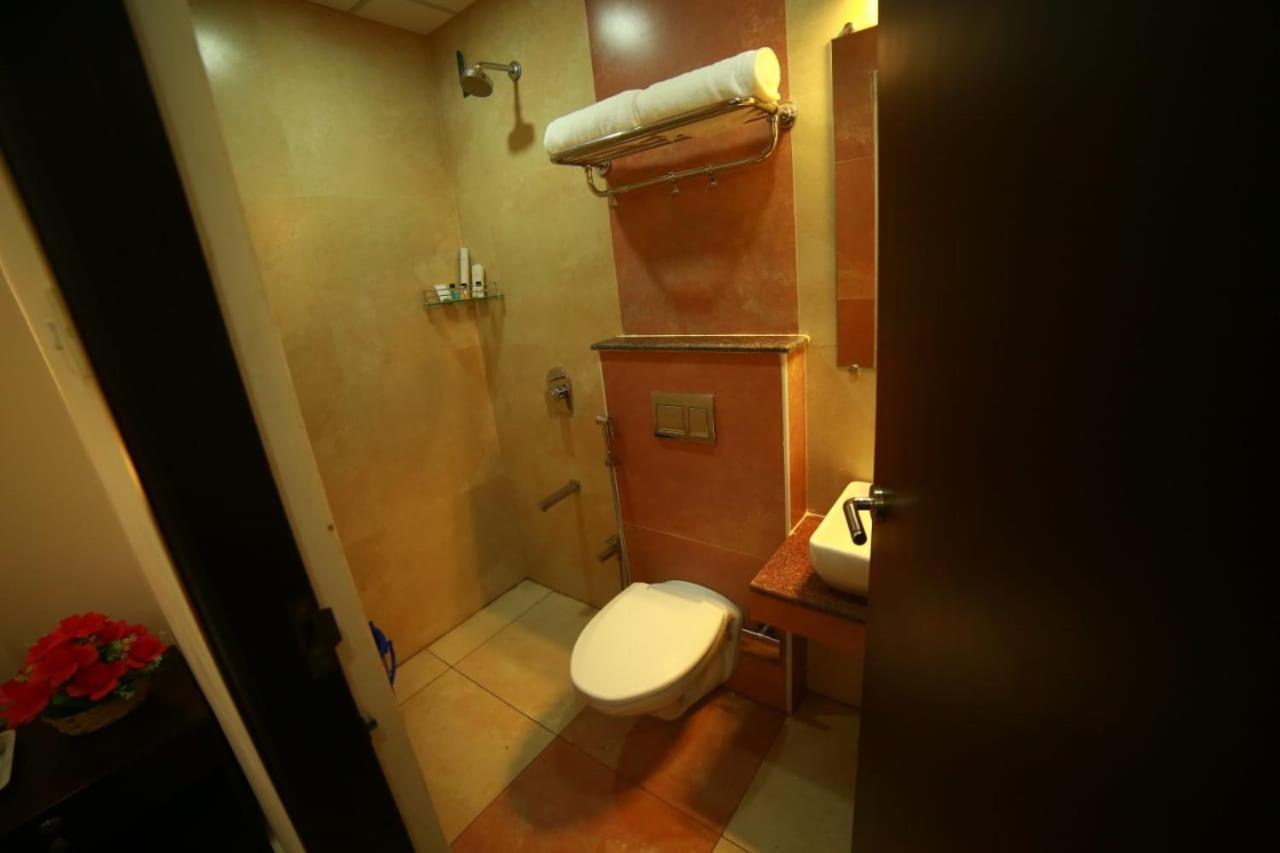 Sapphire Inn Pondicherry Bagian luar foto