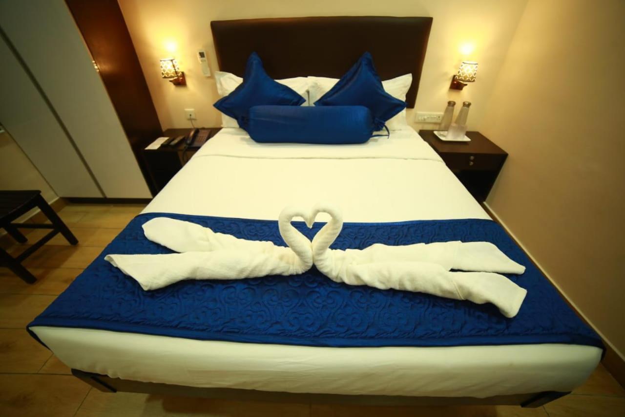 Sapphire Inn Pondicherry Bagian luar foto