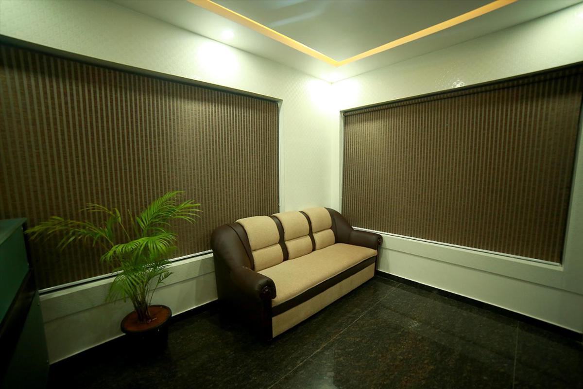 Sapphire Inn Pondicherry Bagian luar foto