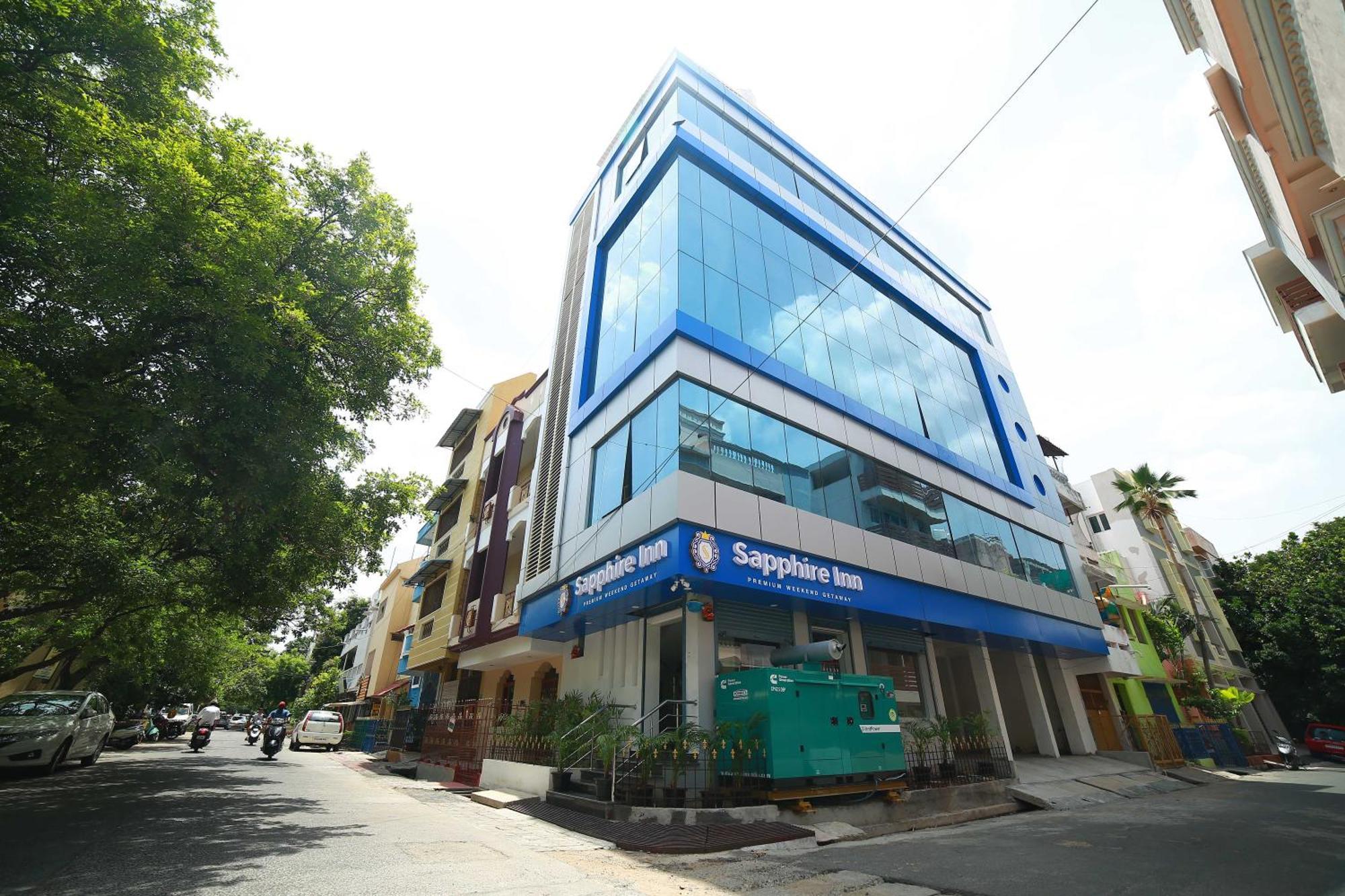 Sapphire Inn Pondicherry Bagian luar foto