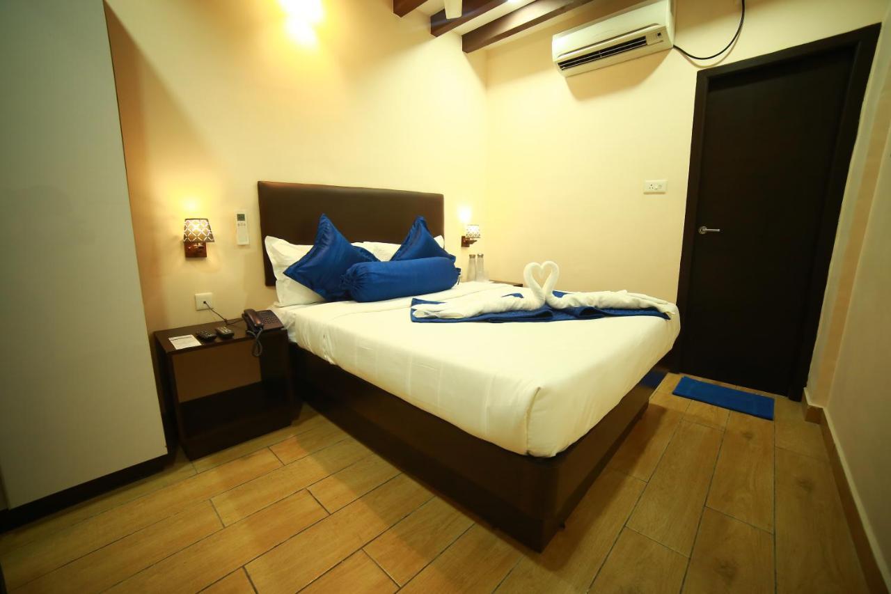 Sapphire Inn Pondicherry Bagian luar foto