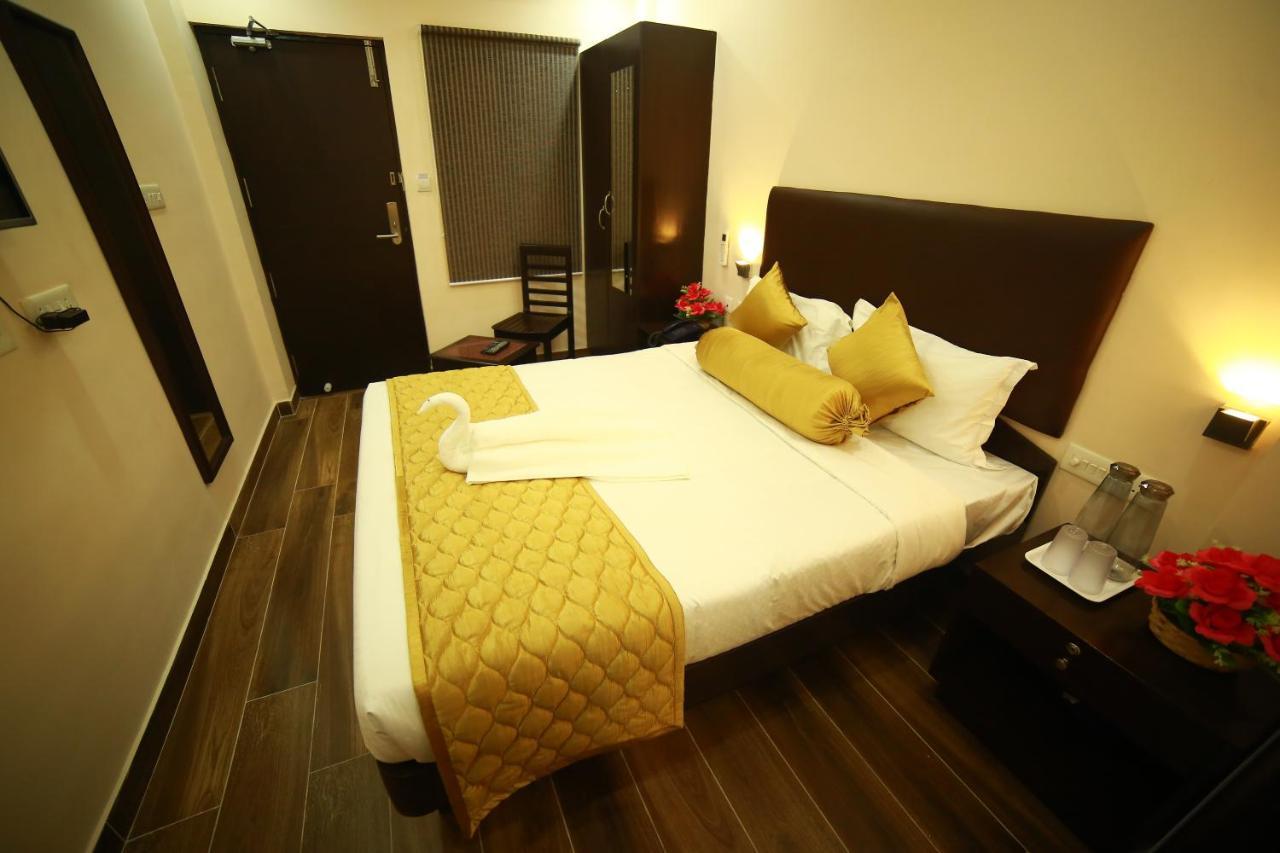 Sapphire Inn Pondicherry Bagian luar foto