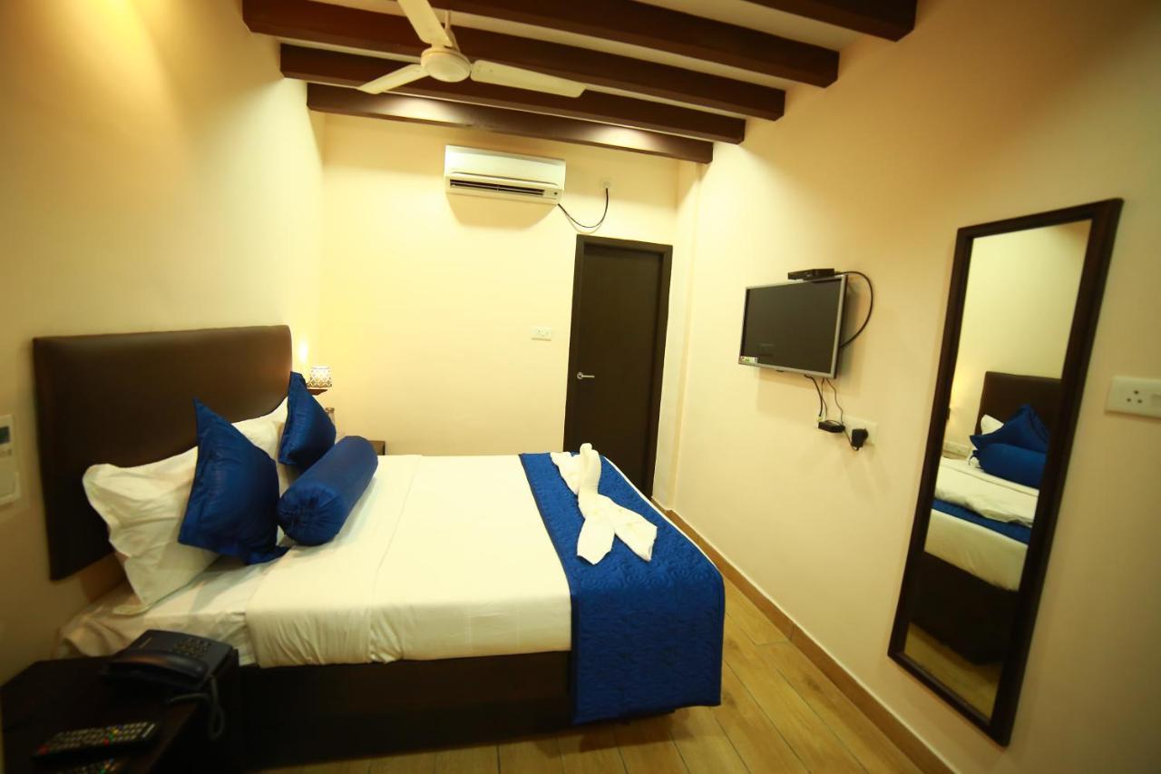 Sapphire Inn Pondicherry Bagian luar foto