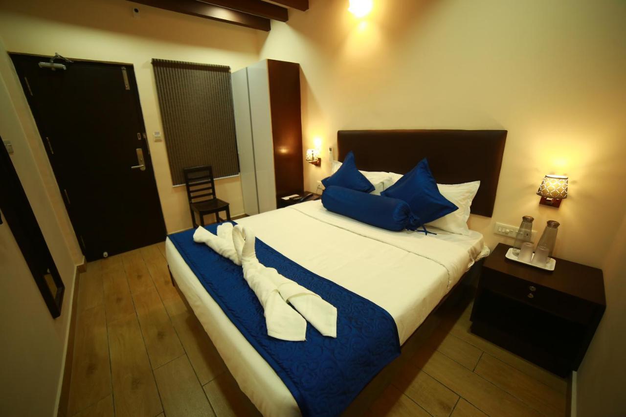 Sapphire Inn Pondicherry Bagian luar foto