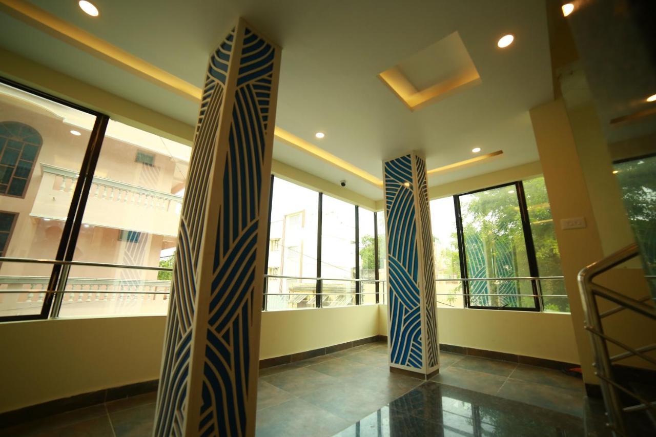 Sapphire Inn Pondicherry Bagian luar foto