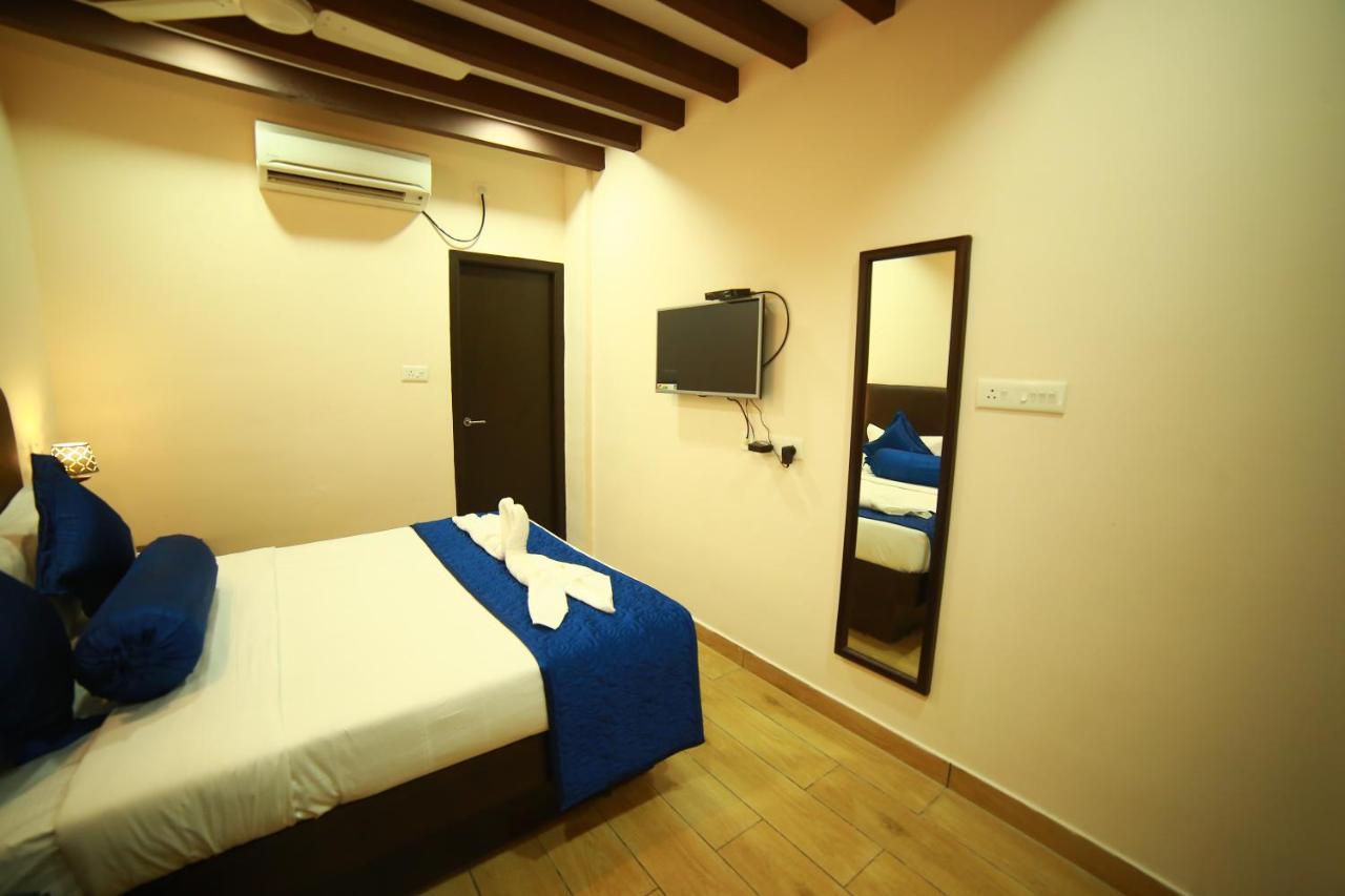 Sapphire Inn Pondicherry Bagian luar foto