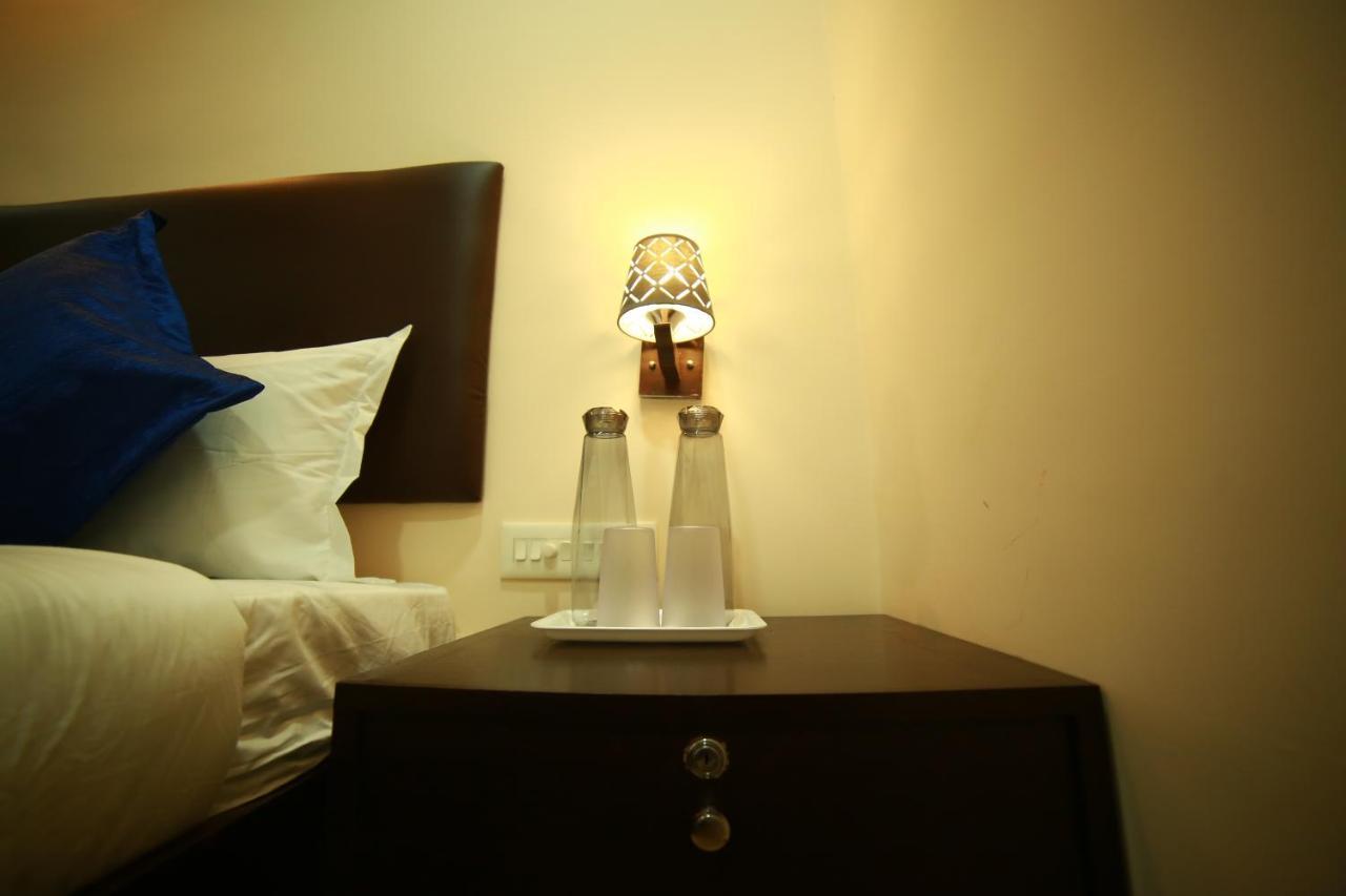 Sapphire Inn Pondicherry Bagian luar foto