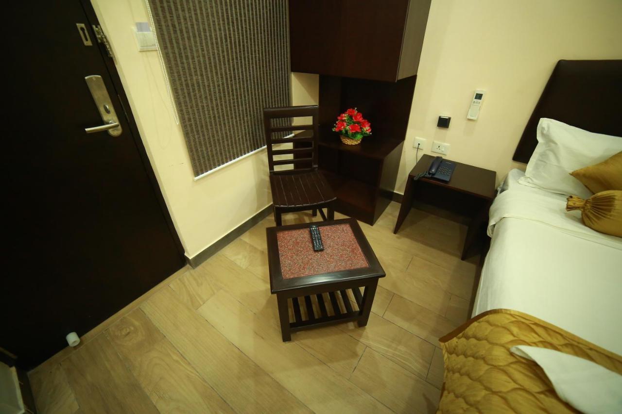 Sapphire Inn Pondicherry Bagian luar foto