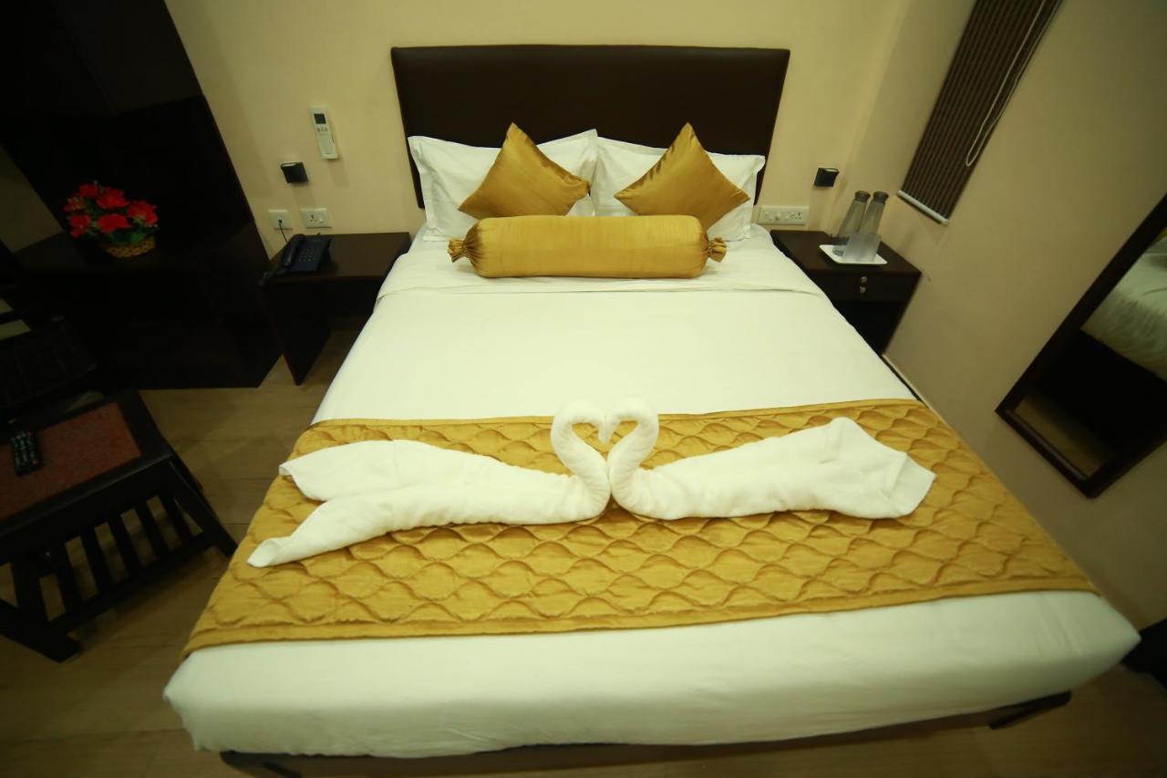 Sapphire Inn Pondicherry Bagian luar foto