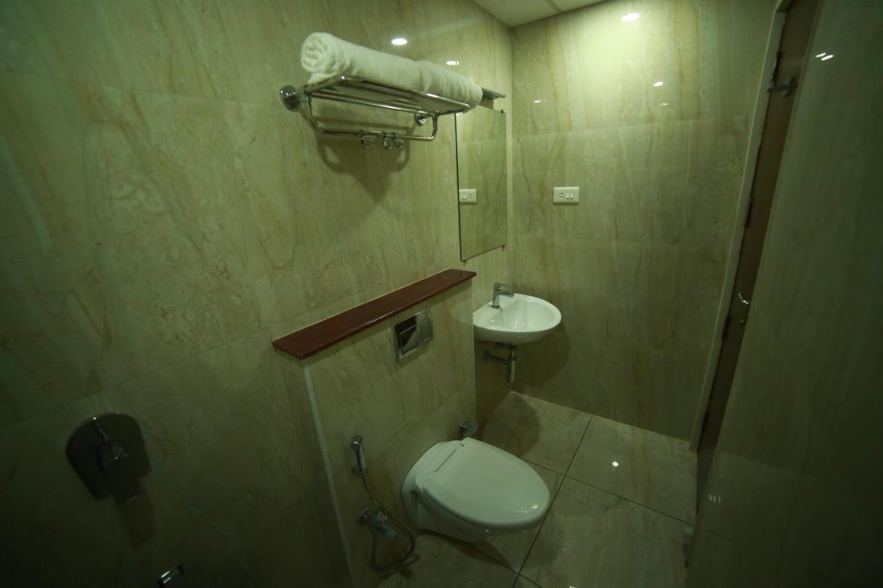 Sapphire Inn Pondicherry Bagian luar foto