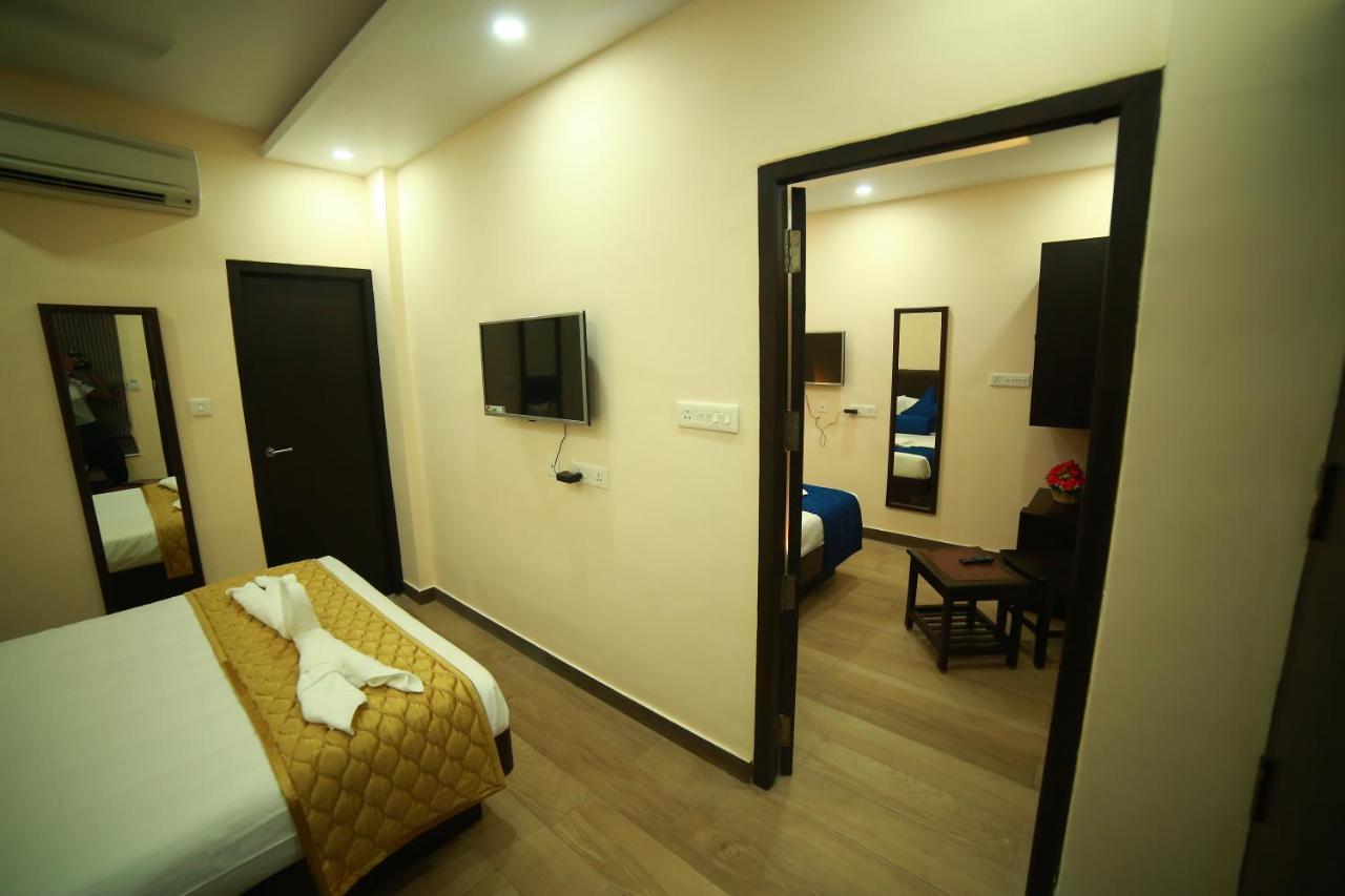 Sapphire Inn Pondicherry Bagian luar foto